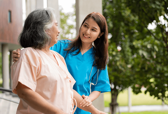 介護施設で活躍する特定技能人材